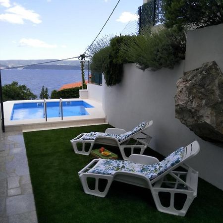 Private Pool And Sea View Apartment Omis Bagian luar foto