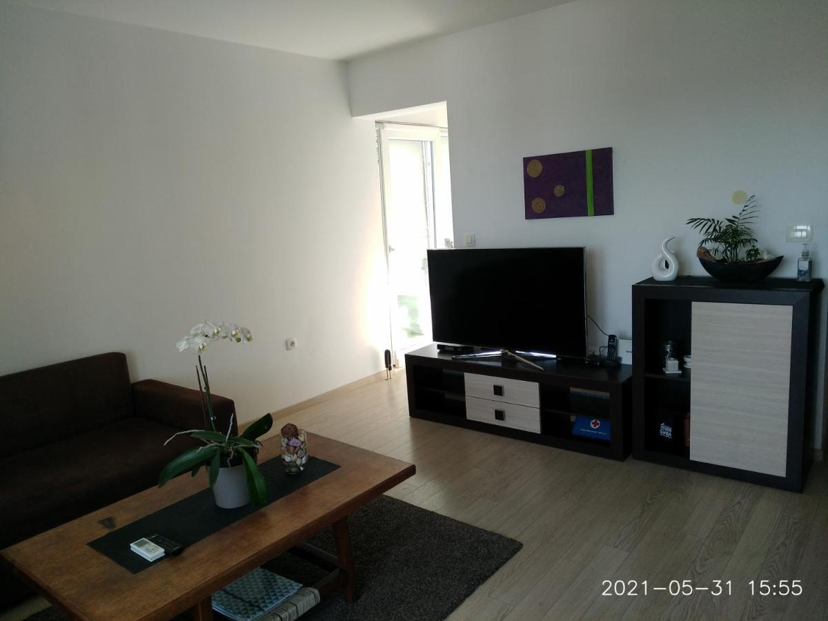 Private Pool And Sea View Apartment Omis Bagian luar foto