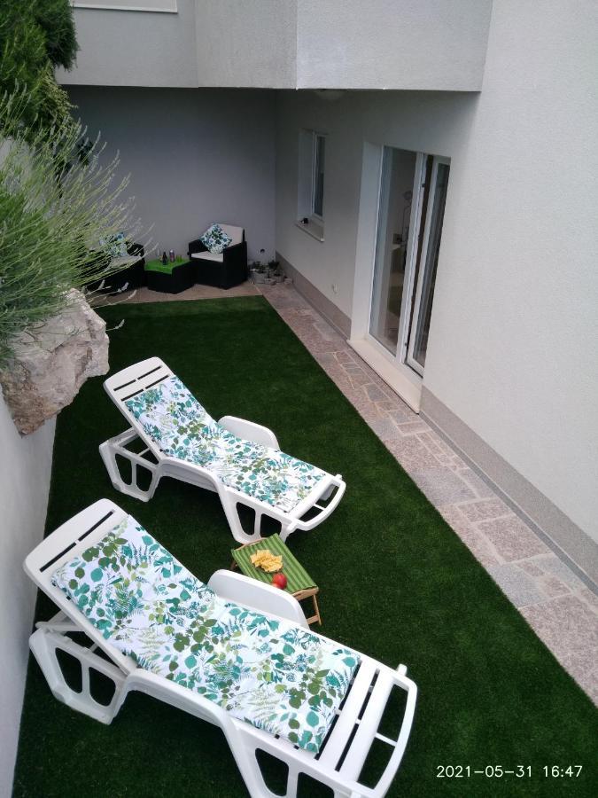 Private Pool And Sea View Apartment Omis Bagian luar foto
