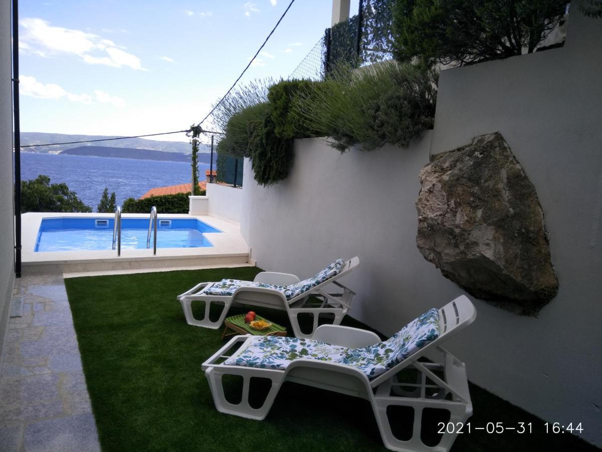 Private Pool And Sea View Apartment Omis Bagian luar foto