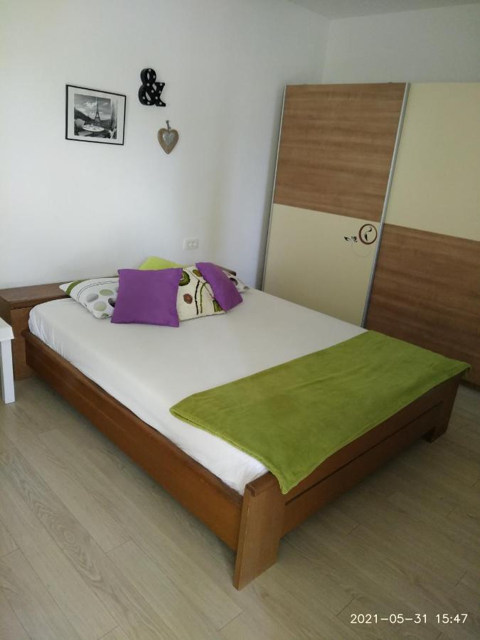 Private Pool And Sea View Apartment Omis Bagian luar foto