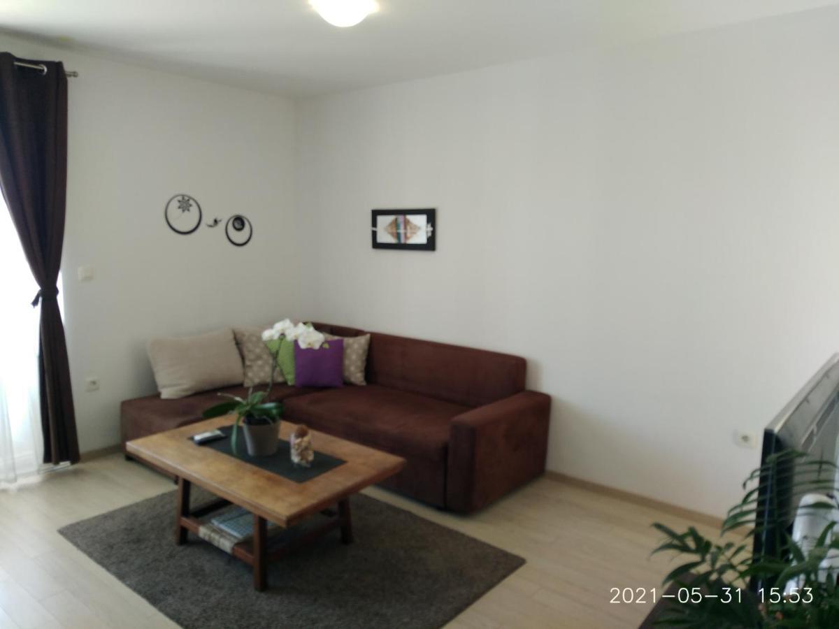 Private Pool And Sea View Apartment Omis Bagian luar foto