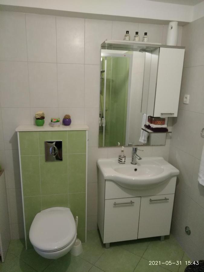 Private Pool And Sea View Apartment Omis Bagian luar foto