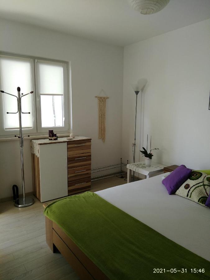 Private Pool And Sea View Apartment Omis Bagian luar foto