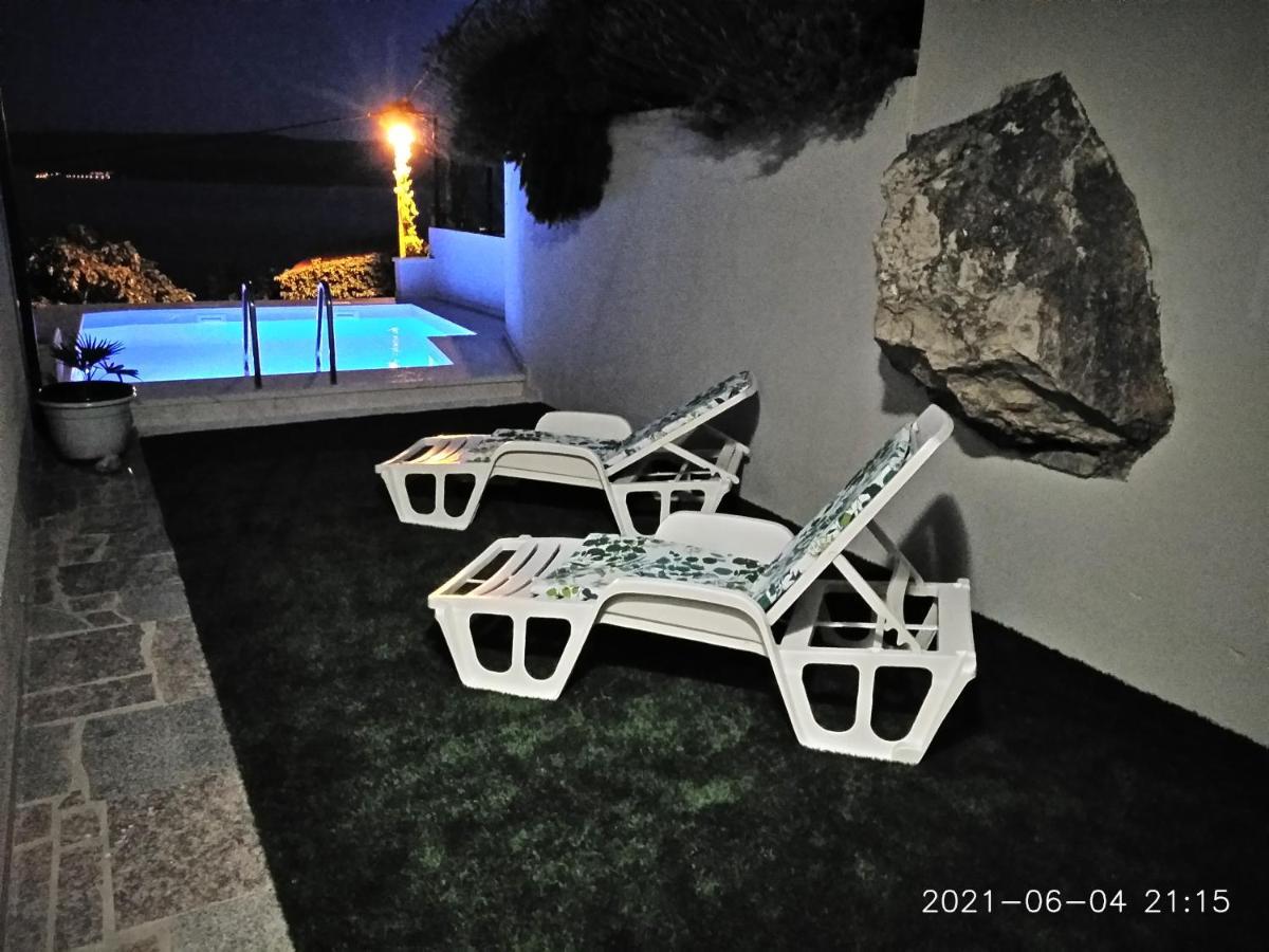 Private Pool And Sea View Apartment Omis Bagian luar foto