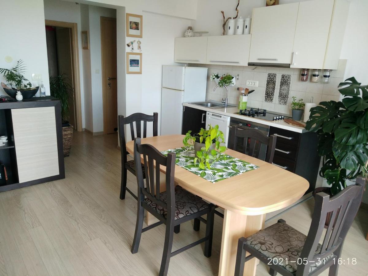 Private Pool And Sea View Apartment Omis Bagian luar foto