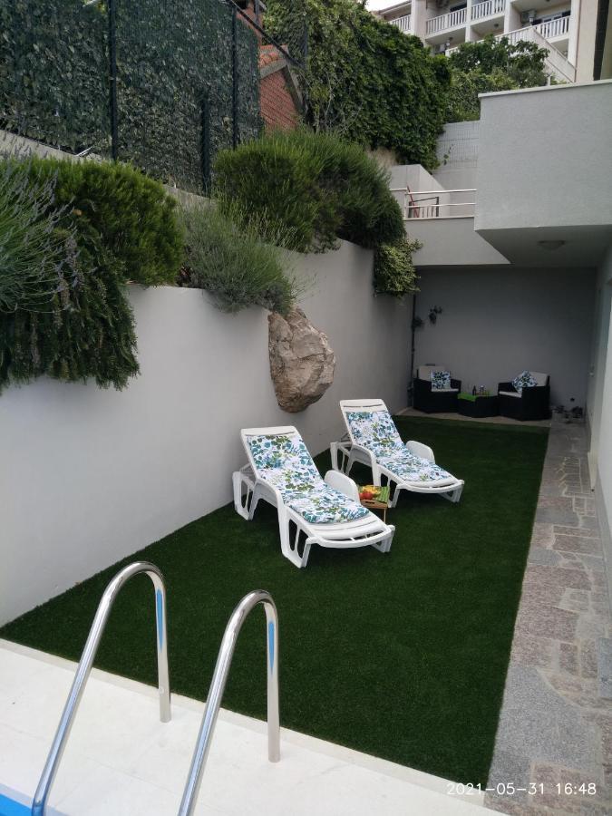 Private Pool And Sea View Apartment Omis Bagian luar foto