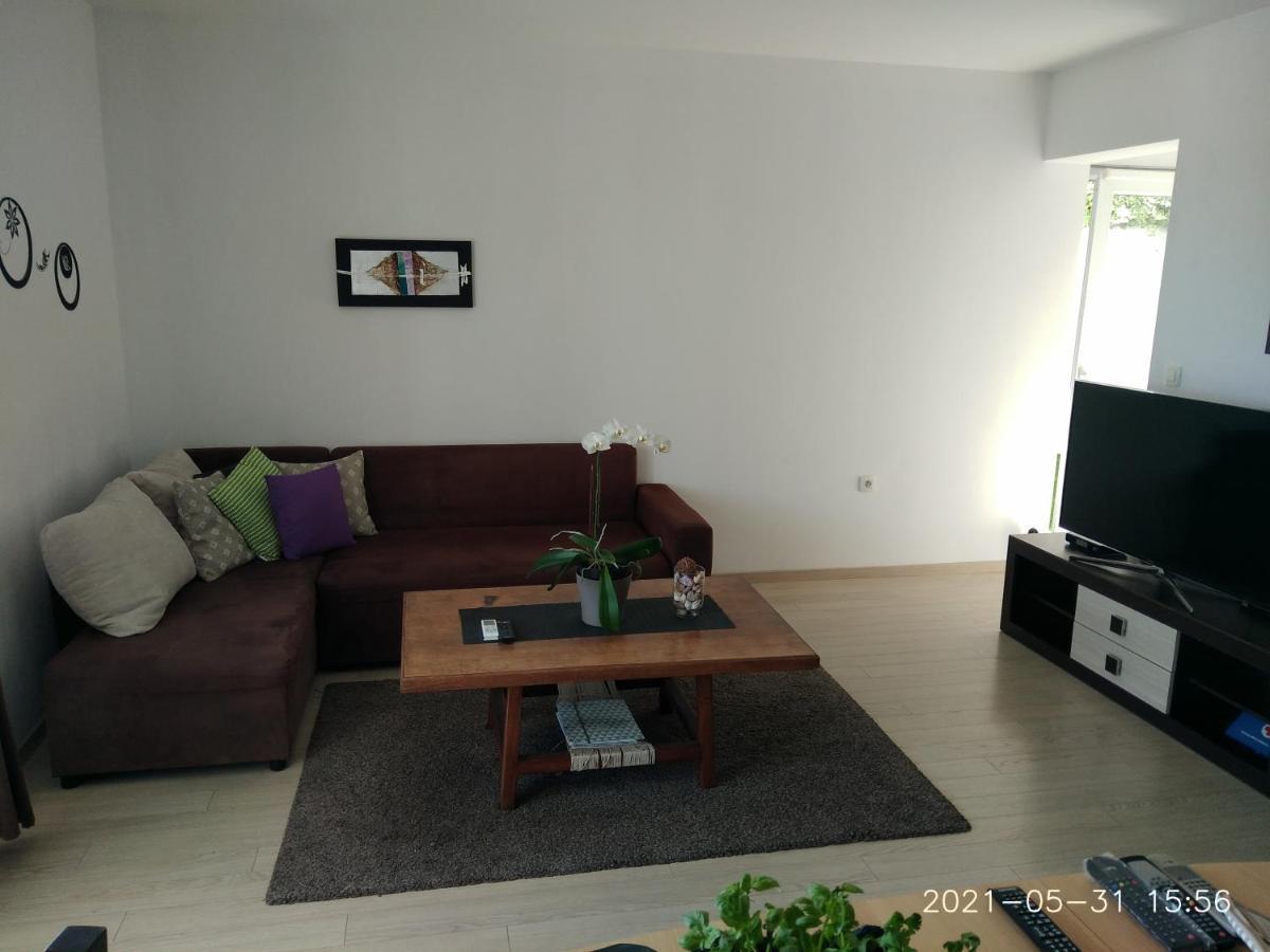 Private Pool And Sea View Apartment Omis Bagian luar foto
