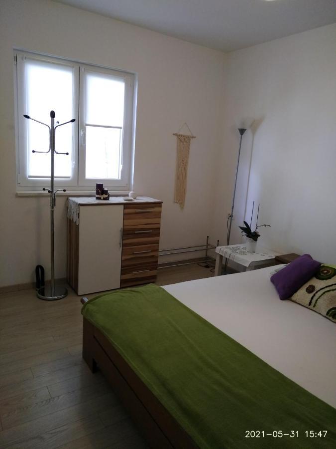 Private Pool And Sea View Apartment Omis Bagian luar foto
