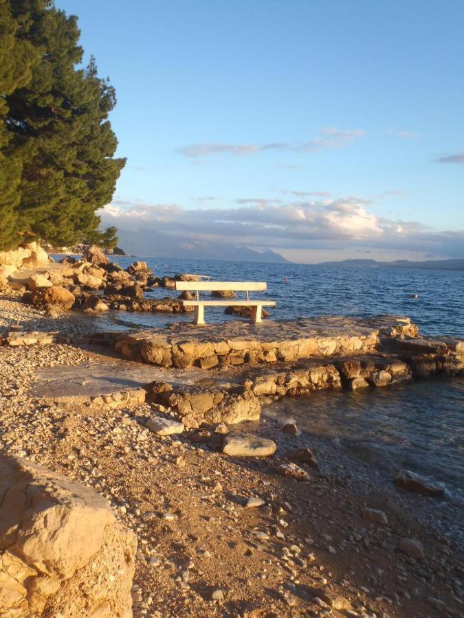 Private Pool And Sea View Apartment Omis Bagian luar foto